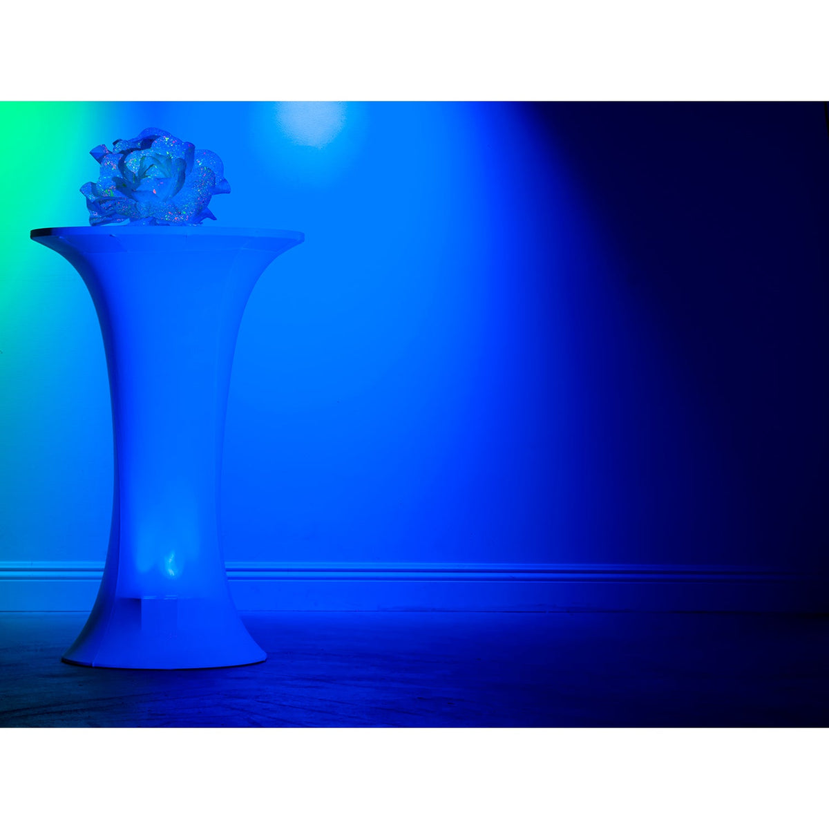 Decor Cocktail Table