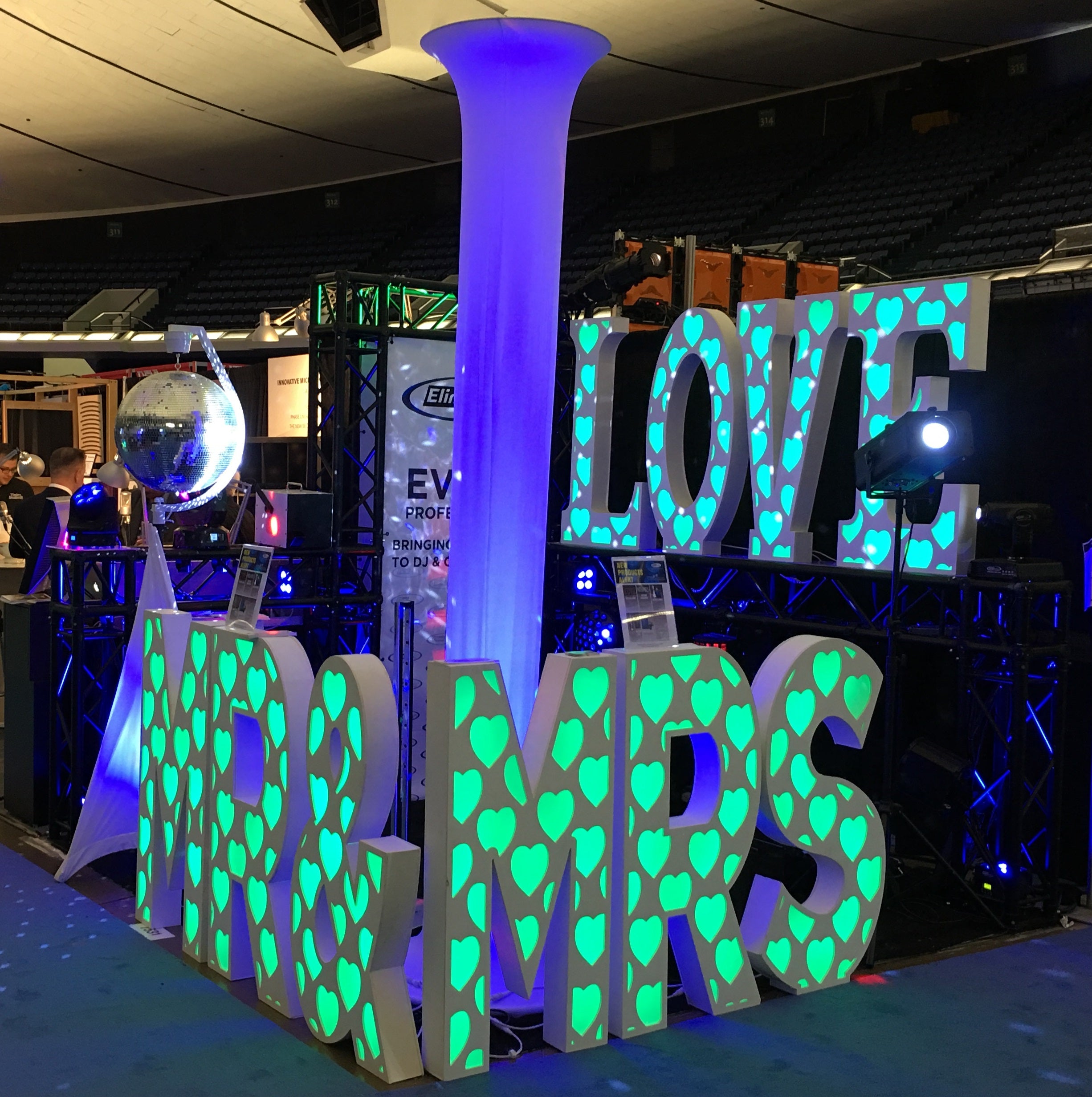 Decor MRMRS (Letters)