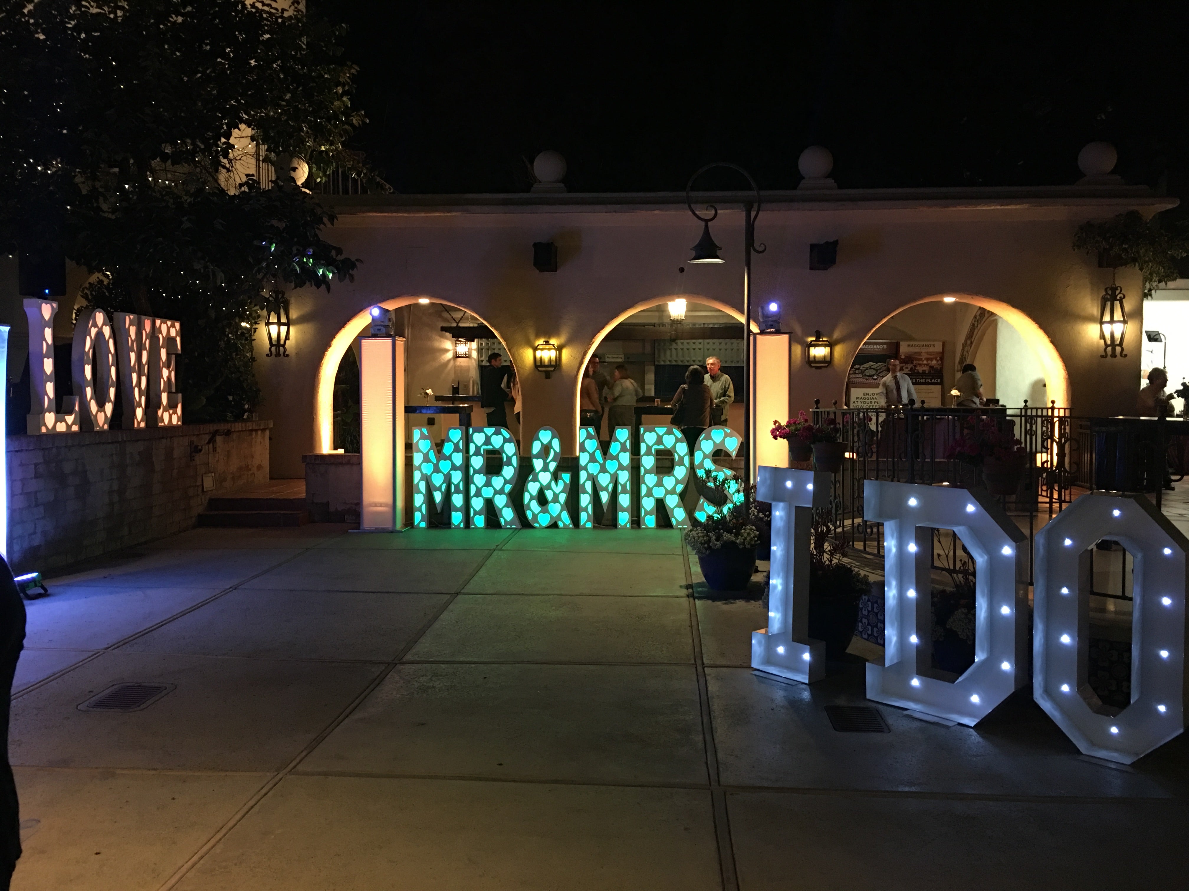 Decor MRMRS (Letters)